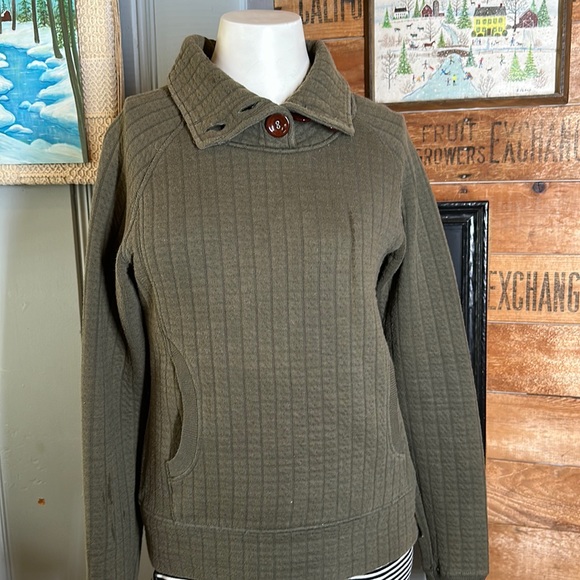 Kavu Tops - KAVU quilted pullover sweatshirt size small olive green